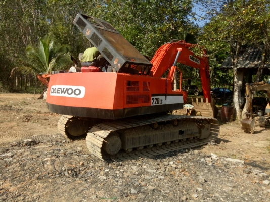มี VDO ให้ชม.รถแบคโฮ DAEWOO DH220L ราคา 400000 มี VDO ให้ชม.รถแบคโฮ DAEWOO DH220L ราคา 400000