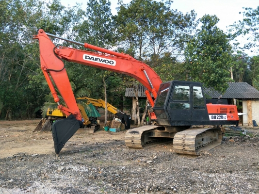 มี VDO ให้ชม.รถแบคโฮ DAEWOO DH220L ราคา 400000