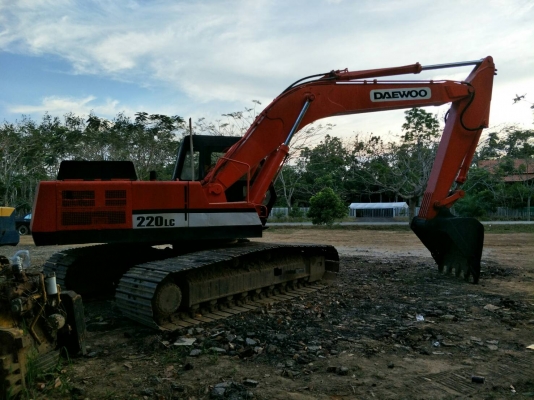 มี VDO ให้ชม.รถแบคโฮ DAEWOO DH220L ราคา 400000