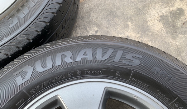 ล้อแม็ก Toyota Vigo Champ สีเทาดำ ขอบ 16 พร้อมยาง 215-65-16 Bridgestone ปี 14