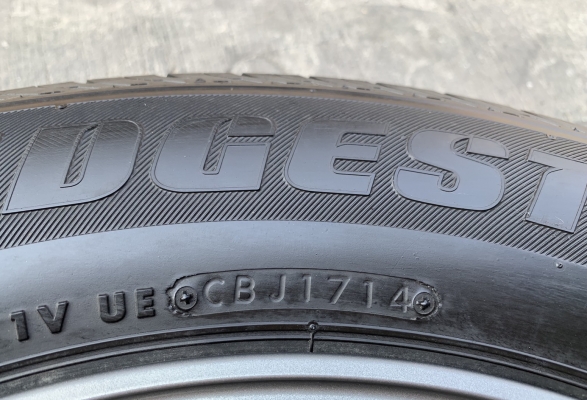 ล้อแม็ก Toyota Vigo Champ สีเทาดำ ขอบ 16 พร้อมยาง 215-65-16 Bridgestone ปี 14