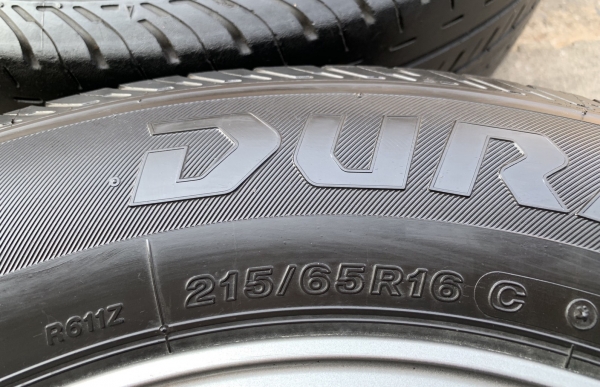 ล้อแม็ก Toyota Vigo Champ สีเทาดำ ขอบ 16 พร้อมยาง 215-65-16 Bridgestone ปี 14