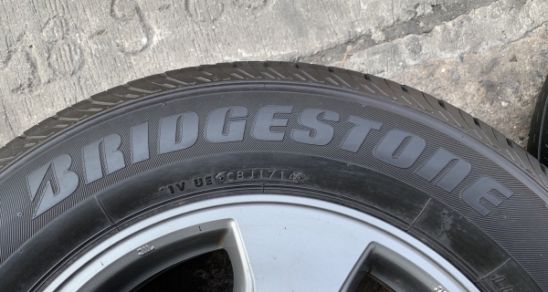 ล้อแม็ก Toyota Vigo Champ สีเทาดำ ขอบ 16 พร้อมยาง 215-65-16 Bridgestone ปี 14