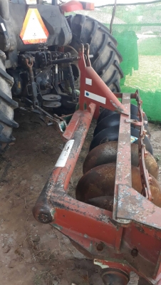 รถไถ KMT 5077 - 4WD 75 HP ปี 56  รถทำงาน 3,200 ชม. สวยเดิมๆอุปกรณ์ครบพร้อมใช้งานได้เลย 4 สูบ 75 แรง อุปกรณ์มีใบดัน ผานพรวน 6 และผานยกร่อง