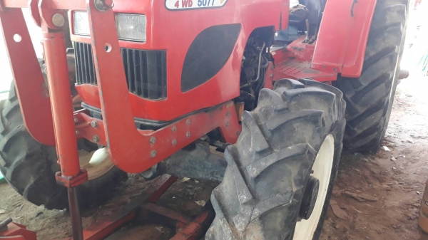 รถไถ KMT 5077 - 4WD 75 HP ปี 56  รถทำงาน 3,200 ชม. สวยเดิมๆอุปกรณ์ครบพร้อมใช้งานได้เลย 4 สูบ 75 แรง อุปกรณ์มีใบดัน ผานพรวน 6 และผานยกร่อง