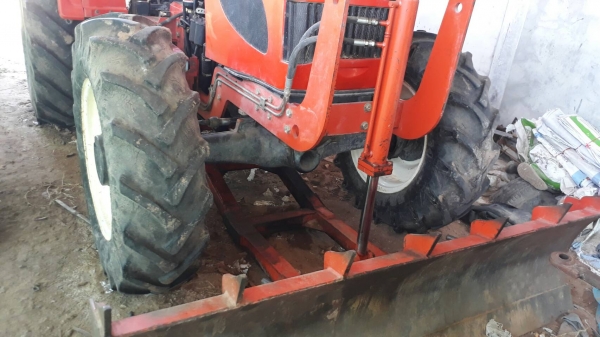 รถไถ KMT 5077 - 4WD 75 HP ปี 56  รถทำงาน 3,200 ชม. สวยเดิมๆอุปกรณ์ครบพร้อมใช้งานได้เลย 4 สูบ 75 แรง อุปกรณ์มีใบดัน ผานพรวน 6 และผานยกร่อง