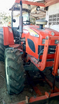 รถไถ KMT 5077 - 4WD 75 HP ปี 56  รถทำงาน 3,200 ชม. สวยเดิมๆอุปกรณ์ครบพร้อมใช้งานได้เลย 4 สูบ 75 แรง อุปกรณ์มีใบดัน ผานพรวน 6 และผานยกร่อง