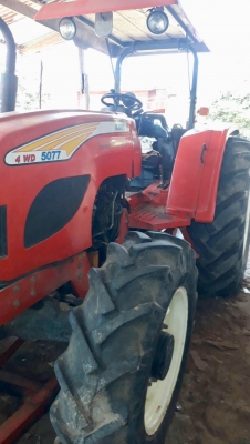 รถไถ KMT 5077 - 4WD 75 HP ปี 56  รถทำงาน 3,200 ชม. สวยเดิมๆอุปกรณ์ครบพร้อมใช้งานได้เลย 4 สูบ 75 แรง อุปกรณ์มีใบดัน ผานพรวน 6 และผานยกร่อง