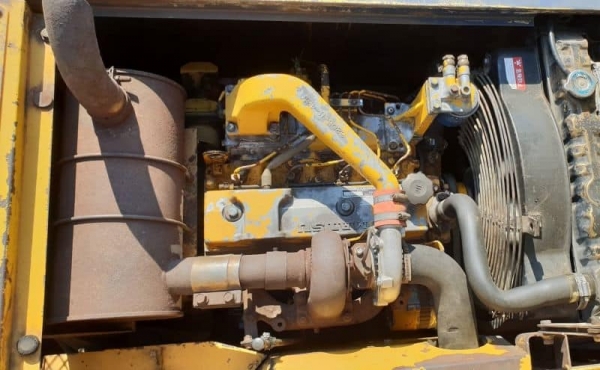 PC100-5รถนอกแทัขายแค่650,000บาทKOMATSUสวยๆเครื่องโคมัสซู4D95เทอร์โบเครื่องดีปั่มแรงรถนอกเพิ่งนำเข้ามาใหม่ยังไม่เคยใช้งานในเมืองไทย เครื่องดีปั้มเเรงไฟฟ้าครบออโต้คันเร่งตัวเดินออโต้พร้อมใช้บูมอาร์มสวยช่างล่างดีมีไลน์หัวเจาะ รถสวยเร็วแรงไม่โหลดพร้อมใช้เดิมๆ