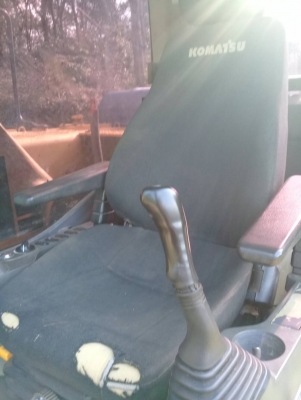 ขายแบคโฮ KOMATSU PC200-8 ไฟเต็มระบบเต็มเอกสารเล่มทะเบียนราคา 1,300,000 ต่อรอง