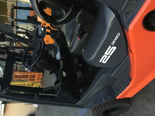 เอส  อาร์  โฟรคลิฟท์  ขาย โตโยต้า รุ่น 8 ดีเซล 2.5 ตัน