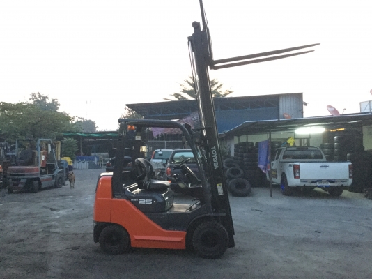 เอส  อาร์  โฟรคลิฟท์  ขาย โตโยต้า รุ่น 8 ดีเซล 2.5 ตัน