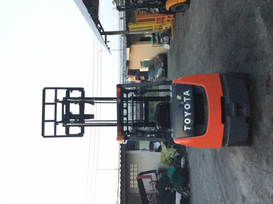 เอส  อาร์  โฟรคลิฟท์  ขาย โตโยต้า รุ่น 8 ดีเซล 2.5 ตัน