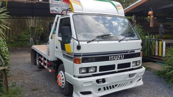 6ล้อท้ายลาด ISUZU NPR 115แรงม้า สภาพสวย พร้อมใช้งาน คัทซีสวย เครื่องดี เล่มพร้อม ราคาคุยได้ 0872976734