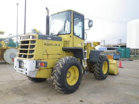 มาใหม่ครับ รถตัก KOMATSU WA100-3 เครื่อง6สูบ นำเข้าจากญี่ปุ่น โทร.090-986-2521 อ๊อบ