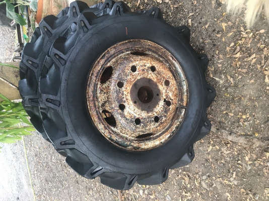 ล้อยางรถไถนั่งขับ 5รู ขอบ20 สภาพดี คู่ละ3700฿