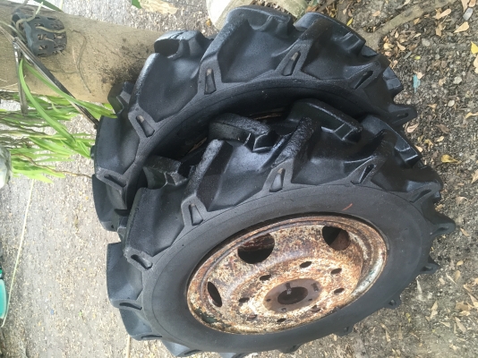 ล้อยางรถไถนั่งขับ 5รู ขอบ20 สภาพดี คู่ละ3700฿