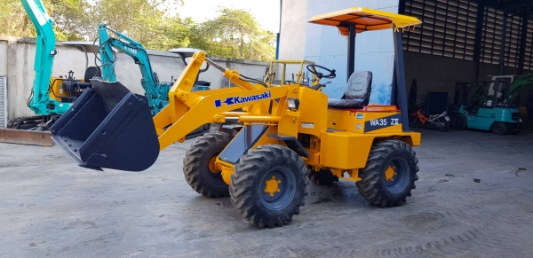 รคตักขนาด 0.4คิว KAWASAKI รุ่น WA 35ll เอวอ่อน ขับเคลื่อน 4ล้อ 4*4ระบบ Full time เครื่องยนต์ KUBOTA 4สูบ อะไหล่หาง่าย เก่าญี่ปุ่นไม่เคยใช้งานในไทยสภาพดี เหมาะสำหรับร้านวัสดุก่อสร้างทั่วไป วิ่งคล่องตัวมาก ชม.การใช้งานน้อยมาก ราคา325,000 บาท สนใ รคตักขนาด 0.4คิว KAWASAKI รุ่น WA 35ll เอวอ่อน ขับเคลื่อน 4ล้อ 4*4ระบบ Full time เครื่องยนต์ KUBOTA 4สูบ อะไหล่หาง่าย เก่าญี่ปุ่นไม่เคยใช้งานในไทยสภาพดี เหมาะสำหรับร้านวัสดุก่อสร้างทั่วไป วิ่งคล่องตัวมาก ชม.การใช้งานน้อยมาก ราคา325,000 บาท สนใ
