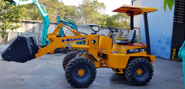 รคตักขนาด 0.4คิว KAWASAKI รุ่น WA 35ll เอวอ่อน ขับเคลื่อน 4ล้อ 4*4ระบบ Full time เครื่องยนต์ KUBOTA 4สูบ อะไหล่หาง่าย เก่าญี่ปุ่นไม่เคยใช้งานในไทยสภาพดี เหมาะสำหรับร้านวัสดุก่อสร้างทั่วไป วิ่งคล่องตัวมาก ชม.การใช้งานน้อยมาก ราคา325,000 บาท สนใ รคตักขนาด 0.4คิว KAWASAKI รุ่น WA 35ll เอวอ่อน ขับเคลื่อน 4ล้อ 4*4ระบบ Full time เครื่องยนต์ KUBOTA 4สูบ อะไหล่หาง่าย เก่าญี่ปุ่นไม่เคยใช้งานในไทยสภาพดี เหมาะสำหรับร้านวัสดุก่อสร้างทั่วไป วิ่งคล่องตัวมาก ชม.การใช้งานน้อยมาก ราคา325,000 บาท สนใ