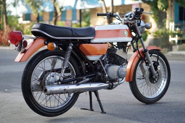 ร้าน วุฒิ นนบุรี ขาย Yamaha RD125 รถในตำนาน 2 สูบ รถสวยเดิมของแท้เยอะ
