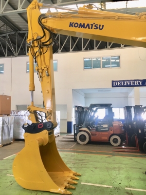 KOMATSU PW140-7 รถขุดล้อยาง นำเข้าจากญี่ปุ่น โทร. 080-6565422 (หนิง)