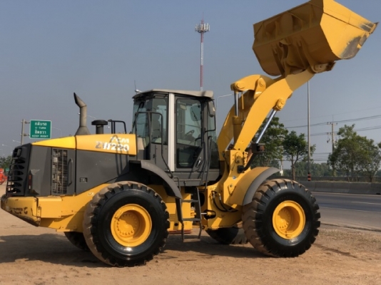 ขายรถตักล้อยาง HITACHI ZW220 (เทียบเท่า WA380-6) นำเข้าเองจากญี่ปุ่น สภาพสวยพร้อมใช้ มีVDOการทำงานครับ