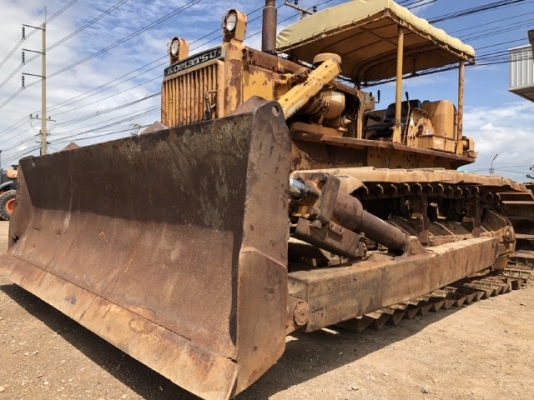 ขายรถดันดิน KOMATSU D80P-12 (D8) นำเข้าเองจากญี่ปุ่น สภาพสวยพร้อมใช้ มีVDOการทำงานครับ