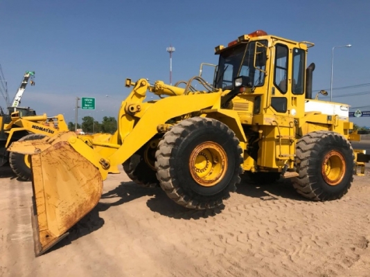 ขายรถตักล้อยาง CAT 950F มีใบมีดดัน นำเข้าเองจากญี่ปุ่น สภาพสวยพร้อมใช้ มีVDOการทำงานครับ ขายรถตักล้อยาง CAT 950F มีใบมีดดัน นำเข้าเองจากญี่ปุ่น สภาพสวยพร้อมใช้ มีVDOการทำงานครับ