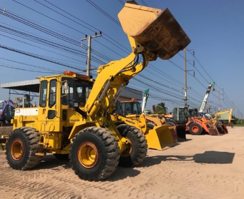 ขายรถตักล้อยาง CAT 950F มีใบมีดดัน นำเข้าเองจากญี่ปุ่น สภาพสวยพร้อมใช้ มีVDOการทำงานครับ ขายรถตักล้อยาง CAT 950F มีใบมีดดัน นำเข้าเองจากญี่ปุ่น สภาพสวยพร้อมใช้ มีVDOการทำงานครับ