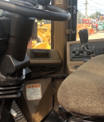 ขายรถตักล้อยาง CAT 960F นำเข้าเองจากญี่ปุ่น สภาพสวยพร้อมใช้ มีVDOการทำงานครับ ขายรถตักล้อยาง CAT 960F นำเข้าเองจากญี่ปุ่น สภาพสวยพร้อมใช้ มีVDOการทำงานครับ