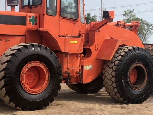 ขายรถตักล้อยาง CAT 960F นำเข้าเองจากญี่ปุ่น สภาพสวยพร้อมใช้ มีVDOการทำงานครับ ขายรถตักล้อยาง CAT 960F นำเข้าเองจากญี่ปุ่น สภาพสวยพร้อมใช้ มีVDOการทำงานครับ