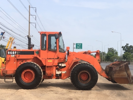 ขายรถตักล้อยาง CAT 960F นำเข้าเองจากญี่ปุ่น สภาพสวยพร้อมใช้ มีVDOการทำงานครับ ขายรถตักล้อยาง CAT 960F นำเข้าเองจากญี่ปุ่น สภาพสวยพร้อมใช้ มีVDOการทำงานครับ