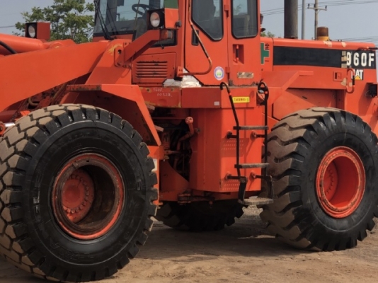 ขายรถตักล้อยาง CAT 960F นำเข้าเองจากญี่ปุ่น สภาพสวยพร้อมใช้ มีVDOการทำงานครับ ขายรถตักล้อยาง CAT 960F นำเข้าเองจากญี่ปุ่น สภาพสวยพร้อมใช้ มีVDOการทำงานครับ