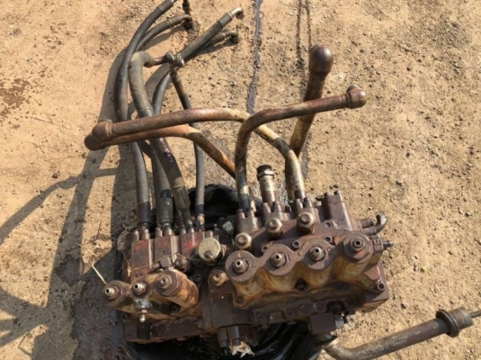 ขายตัด อะไหล่ได้นะครับ HITACHI EX200-3 SUPER เครื่องดี ปั้มเช็คใหม่(แต่เกียร์ปั้มไม่ดี )  ตัวเดินเงียบ  บูมอามสวย เอกสารอินวอยท์   ราคาขายแยกอะไหล่  1.เครื่อง6BG1-Turbo  ราคา 80,000 บาท 2 ปั้มไฮโดรลิก เดิม 40,000 บาท 3.ตัวเดิน 2 ข้าง 95,000 บาท 4.โช่พร้อม