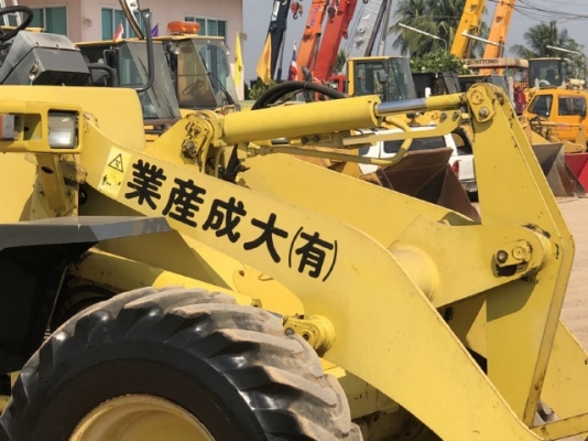 ขายรถตักล้อยาง KOMATSU WA100-3 (1,XXX ชั่วโมง) นำเข้าเองจากญี่ปุ่น สภาพสวยพร้อมใช้ มีVDOการทำงานครับ ขายรถตักล้อยาง KOMATSU WA100-3 (1,XXX ชั่วโมง) นำเข้าเองจากญี่ปุ่น สภาพสวยพร้อมใช้ มีVDOการทำงานครับ