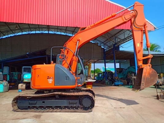 ขายจ้า. HITACHI ZX135US-E. เก่านอกแท้  สภาพสวย แทรคใหญ่  พร้อมใช้ โทร 089-3818694 จ๊อย