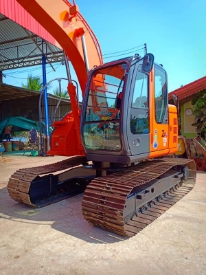 ขายจ้า. HITACHI ZX135US-E. เก่านอกแท้  สภาพสวย แทรคใหญ่  พร้อมใช้ โทร 089-3818694 จ๊อย