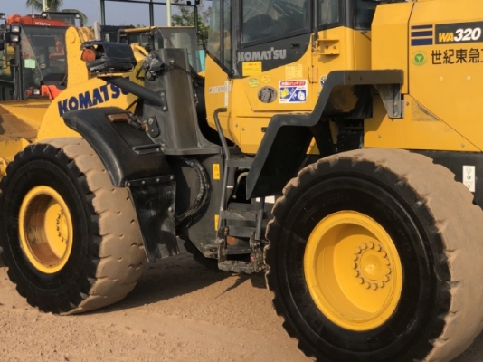 ขายรถตักล้อยาง KOMATSU WA320-7 ปี 2015 นำเข้าเองจากญี่ปุ่น สภาพสวยพร้อมใช้ มีVDOการทำงานครับ ขายรถตักล้อยาง KOMATSU WA320-7 ปี 2015 นำเข้าเองจากญี่ปุ่น สภาพสวยพร้อมใช้ มีVDOการทำงานครับ