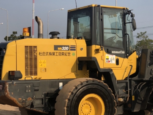 ขายรถตักล้อยาง KOMATSU WA320-7 ปี 2015 นำเข้าเองจากญี่ปุ่น สภาพสวยพร้อมใช้ มีVDOการทำงานครับ ขายรถตักล้อยาง KOMATSU WA320-7 ปี 2015 นำเข้าเองจากญี่ปุ่น สภาพสวยพร้อมใช้ มีVDOการทำงานครับ