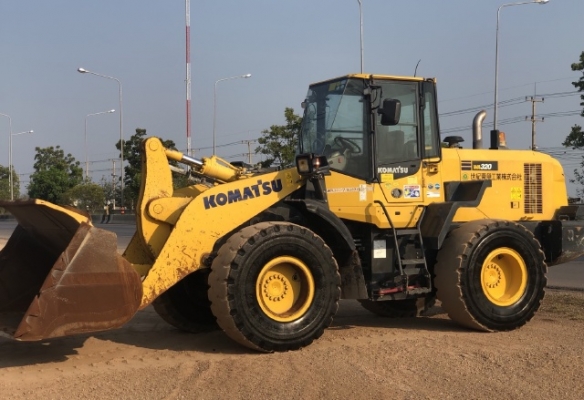 ขายรถตักล้อยาง KOMATSU WA320-7 ปี 2015 นำเข้าเองจากญี่ปุ่น สภาพสวยพร้อมใช้ มีVDOการทำงานครับ ขายรถตักล้อยาง KOMATSU WA320-7 ปี 2015 นำเข้าเองจากญี่ปุ่น สภาพสวยพร้อมใช้ มีVDOการทำงานครับ