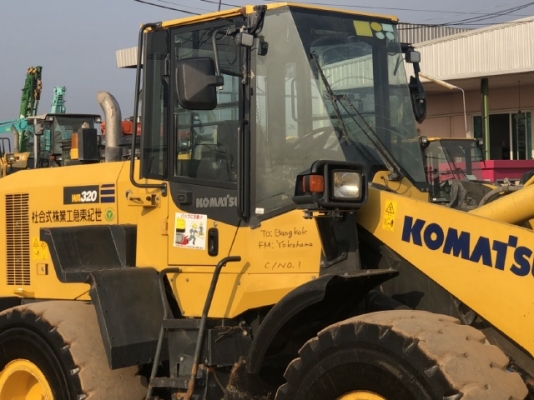 ขายรถตักล้อยาง KOMATSU WA320-7 ปี 2015 นำเข้าเองจากญี่ปุ่น สภาพสวยพร้อมใช้ มีVDOการทำงานครับ ขายรถตักล้อยาง KOMATSU WA320-7 ปี 2015 นำเข้าเองจากญี่ปุ่น สภาพสวยพร้อมใช้ มีVDOการทำงานครับ