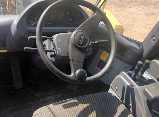 ขายรถตักล้อยาง KOMATSU WA380-5 นำเข้าเองจากญี่ปุ่น สภาพสวยพร้อมใช้ มีVDOการทำงานครับ ขายรถตักล้อยาง KOMATSU WA380-5 นำเข้าเองจากญี่ปุ่น สภาพสวยพร้อมใช้ มีVDOการทำงานครับ