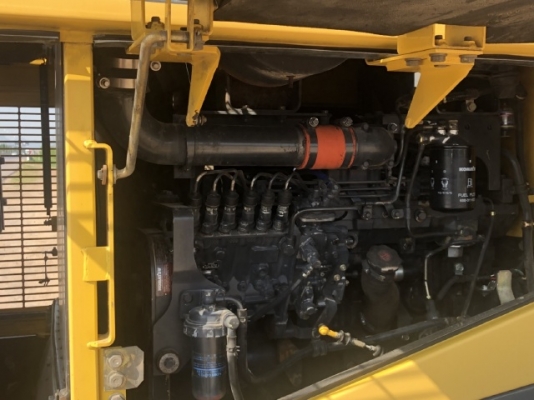 ขายรถตักล้อยาง KOMATSU WA380-5 นำเข้าเองจากญี่ปุ่น สภาพสวยพร้อมใช้ มีVDOการทำงานครับ ขายรถตักล้อยาง KOMATSU WA380-5 นำเข้าเองจากญี่ปุ่น สภาพสวยพร้อมใช้ มีVDOการทำงานครับ