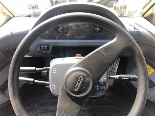 ขายรถตักล้อยาง KOMATSU WA380-5 นำเข้าเองจากญี่ปุ่น สภาพสวยพร้อมใช้ มีVDOการทำงานครับ ขายรถตักล้อยาง KOMATSU WA380-5 นำเข้าเองจากญี่ปุ่น สภาพสวยพร้อมใช้ มีVDOการทำงานครับ