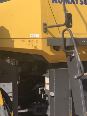 ขายรถตักล้อยาง KOMATSU WA380-5 นำเข้าเองจากญี่ปุ่น สภาพสวยพร้อมใช้ มีVDOการทำงานครับ ขายรถตักล้อยาง KOMATSU WA380-5 นำเข้าเองจากญี่ปุ่น สภาพสวยพร้อมใช้ มีVDOการทำงานครับ