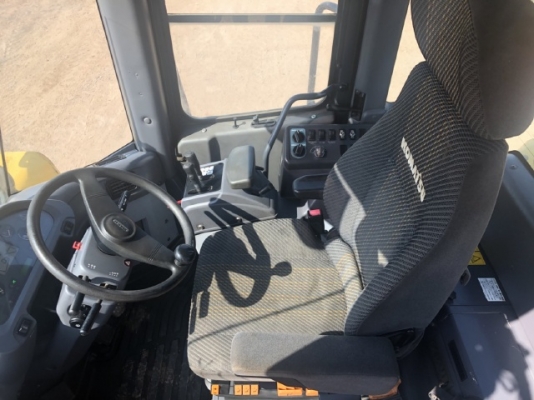 ขายรถตักล้อยาง KOMATSU WA380-5 นำเข้าเองจากญี่ปุ่น สภาพสวยพร้อมใช้ มีVDOการทำงานครับ ขายรถตักล้อยาง KOMATSU WA380-5 นำเข้าเองจากญี่ปุ่น สภาพสวยพร้อมใช้ มีVDOการทำงานครับ