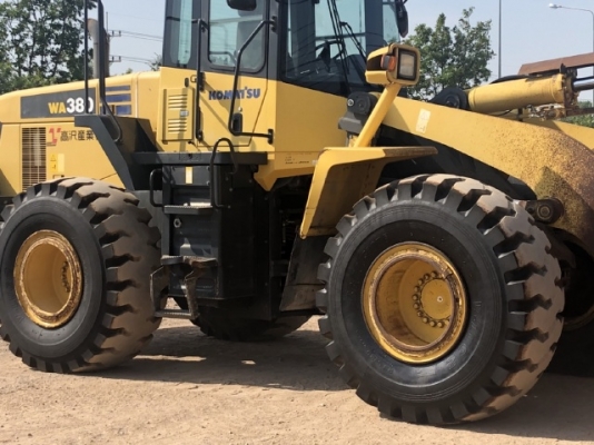 ขายรถตักล้อยาง KOMATSU WA380-5 นำเข้าเองจากญี่ปุ่น สภาพสวยพร้อมใช้ มีVDOการทำงานครับ ขายรถตักล้อยาง KOMATSU WA380-5 นำเข้าเองจากญี่ปุ่น สภาพสวยพร้อมใช้ มีVDOการทำงานครับ