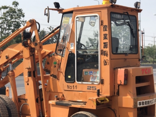 ขายรถตักล้อยาง TCM SD25Z6 นำเข้าเองจากญี่ปุ่น สภาพสวยพร้อมใช้ มีVDOการทำงานครับ ขายรถตักล้อยาง TCM SD25Z6 นำเข้าเองจากญี่ปุ่น สภาพสวยพร้อมใช้ มีVDOการทำงานครับ