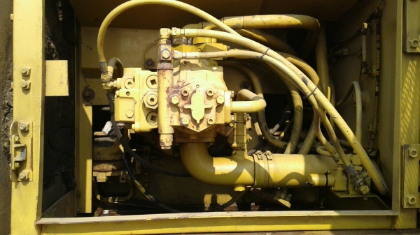 ขายรถแบคโฮ KOMATSU PC200-6 เก่านอก ขายรถแบคโฮ KOMATSU PC200-6 เก่านอก