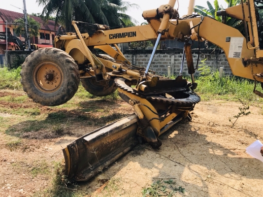ขาย 650,000 รถเกรด CHAMPION 720 A เล่มทะเบียน ภาษีเต็ม เครื่องดี เกียร์แรง เอวแน่น ยางพอใช้ รถพร้อมใช้งาน เอกสารพร้อมโอน รถอยู่ ตาก 090-772-3710 090-772-3708